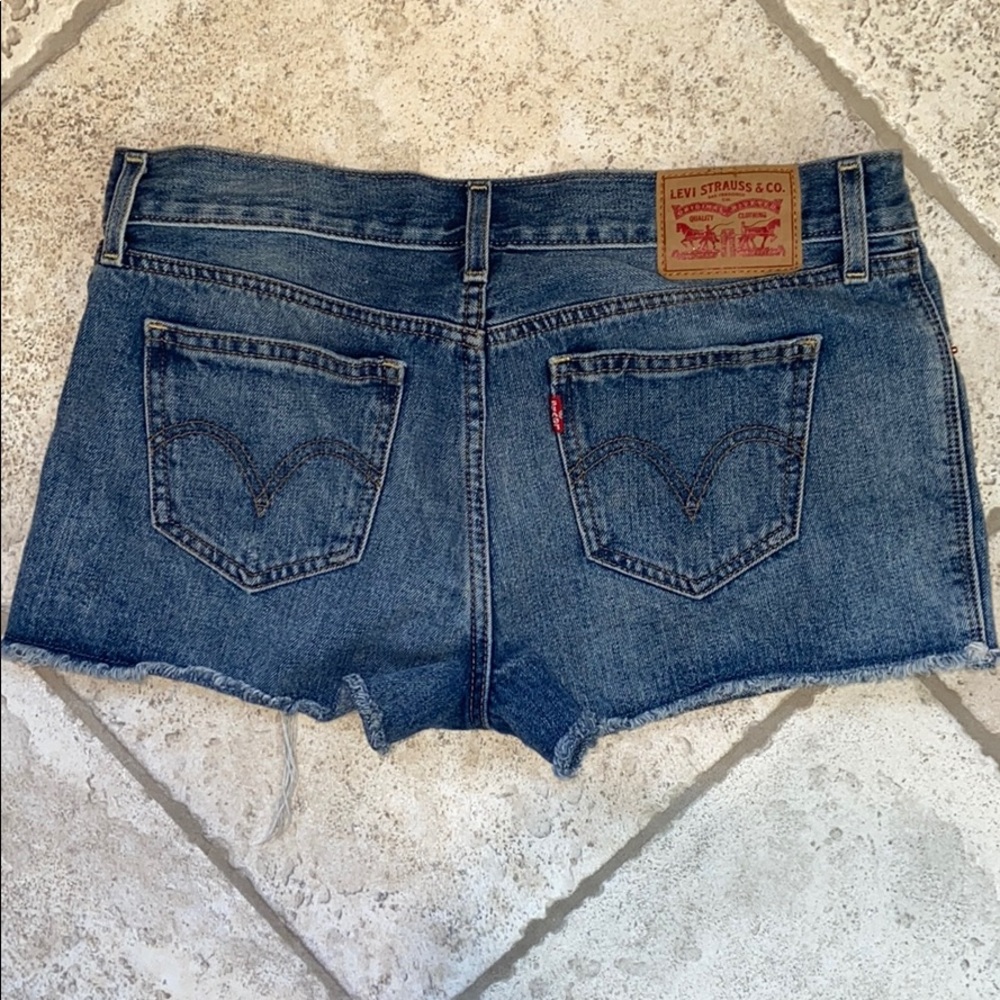 Levi’s shorts - Picture 3 of 3